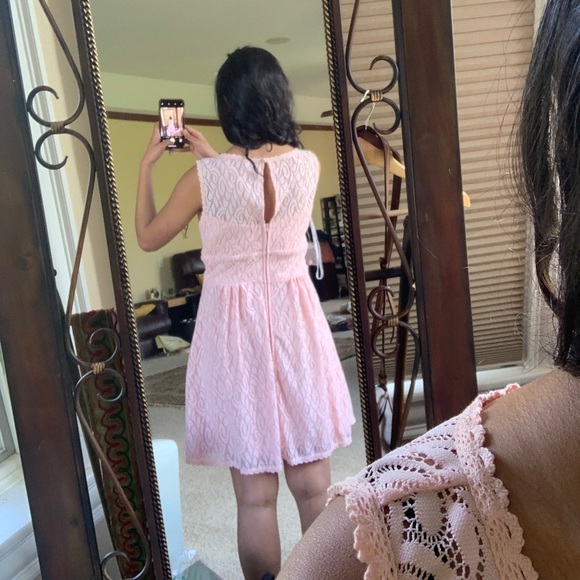 Pink lace dress - Picture 2 of 6